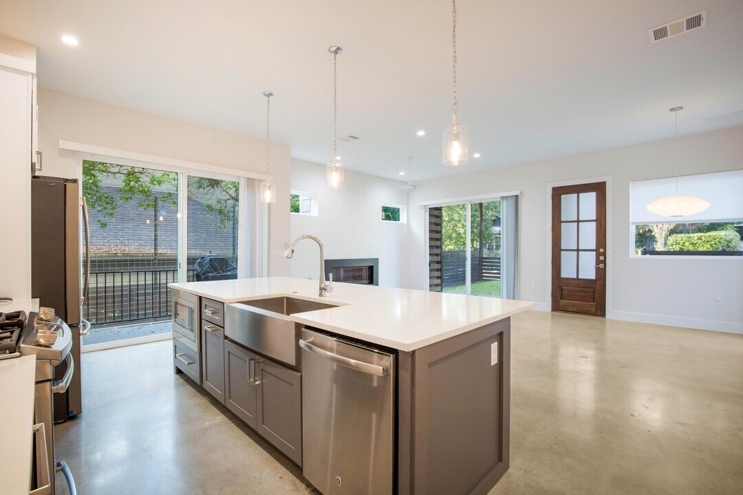 2103 E 20th St in Austin, TX - Building Photo