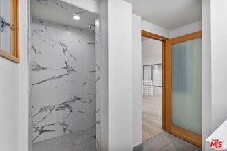 2707 Ocean Front Walk in Los Angeles, CA - Building Photo - Building Photo