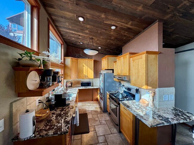 280 San Benito Rd in Brisbane, CA - Building Photo - Building Photo