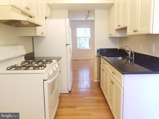 9015 Chesley Knoll Ct in Gaithersburg, MD - Building Photo - Building Photo