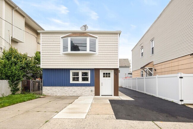 44 Linden St in Passaic, NJ - Building Photo - Building Photo