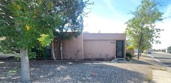 8300 Della Rd NE in Albuquerque, NM - Building Photo