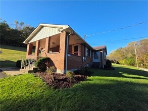 196 Valley Rd in Eighty Four, PA - Building Photo - Building Photo