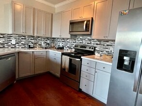 2111 Welch St, Unit A202 in Houston, TX - Foto de edificio - Building Photo
