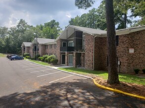 Lamplighter Apartments in Columbia, SC - Building Photo - Building Photo