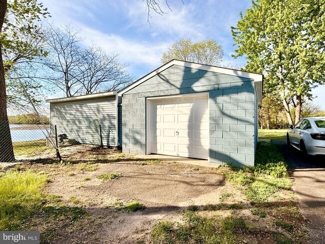 6 Wharf St in Beverly, NJ - Building Photo - Building Photo