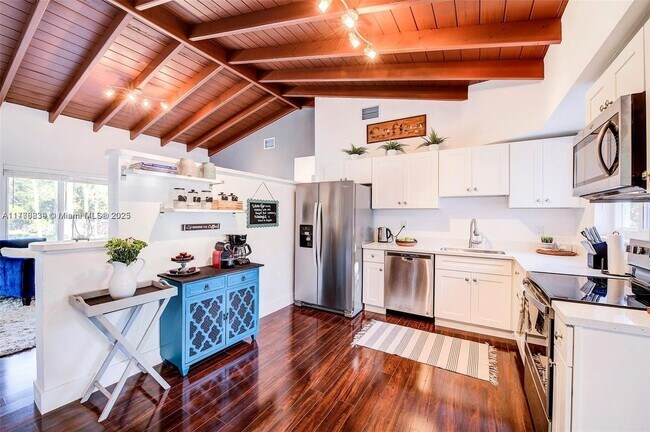 2190 NE 169th St in North Miami Beach, FL - Building Photo - Building Photo