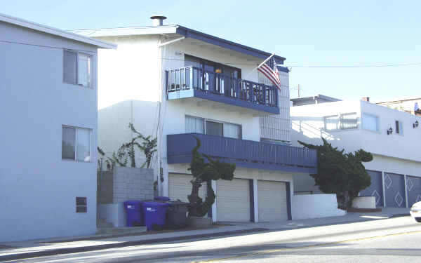 621 Manhattan Beach Blvd in Manhattan Beach, CA - Foto de edificio