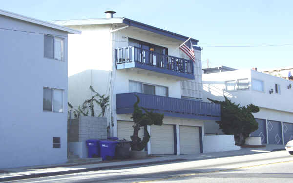 621 Manhattan Beach Blvd in Manhattan Beach, CA - Building Photo