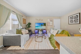 9504 Carroll Canyon Rd in San Diego, CA - Building Photo - Building Photo