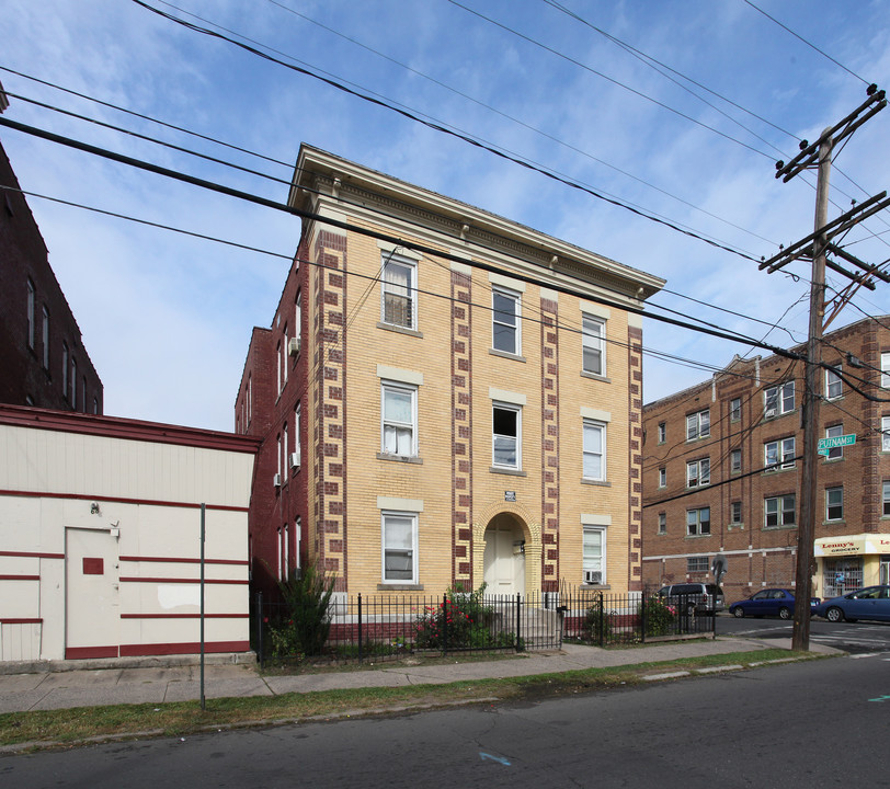 70 Oak St in New Britain, CT - Foto de edificio