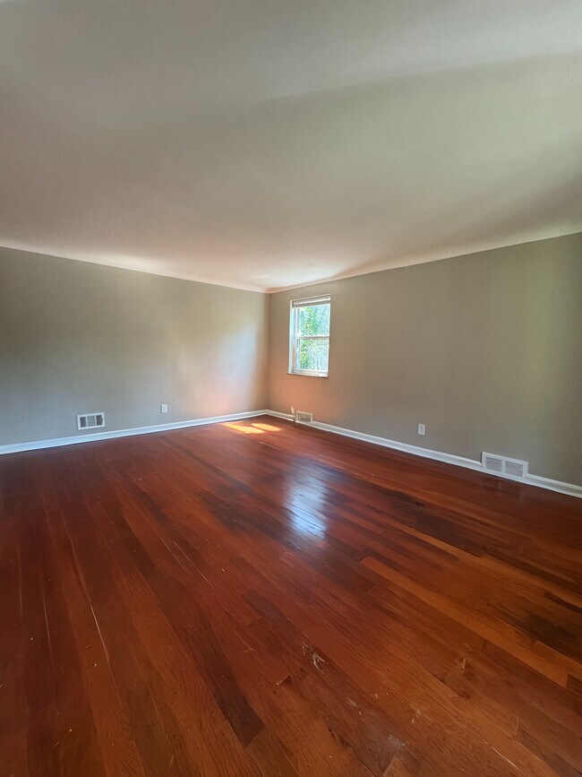 1148 Elm Park Dr, Unit 1 in Cincinnati, OH - Foto de edificio - Building Photo