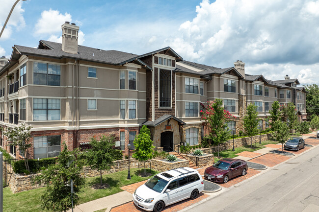 Eastbridge Apartments in Dallas, TX - Building Photo - Building Photo