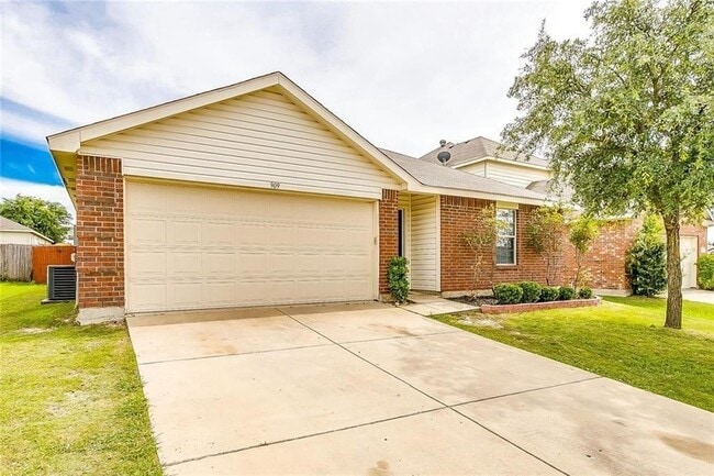 909 Poncho Ln in Haslet, TX - Foto de edificio - Building Photo