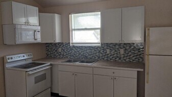 1818 5th St, Unit 1 in Sarasota, FL - Building Photo