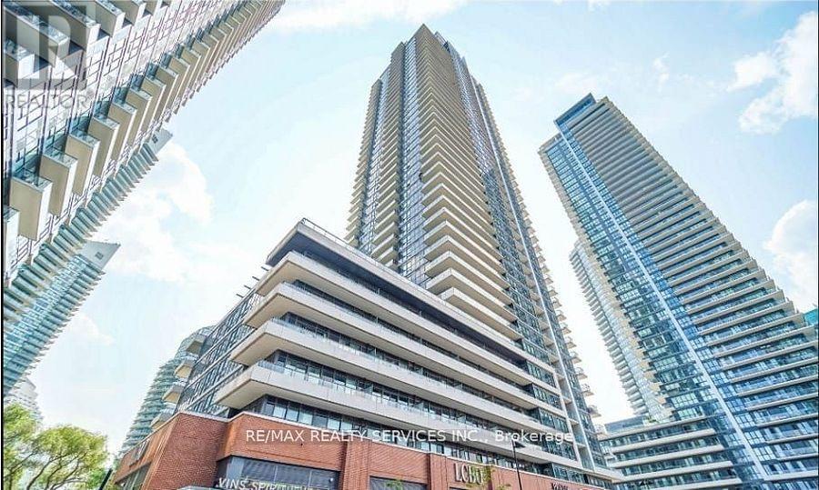 2220-2220 Lake Shore Blvd W in Toronto, ON - Building Photo