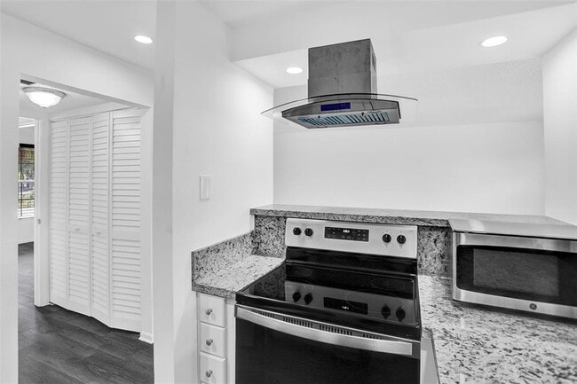 4211 NW 19th St, Unit 194 in Lauderhill, FL - Building Photo - Building Photo