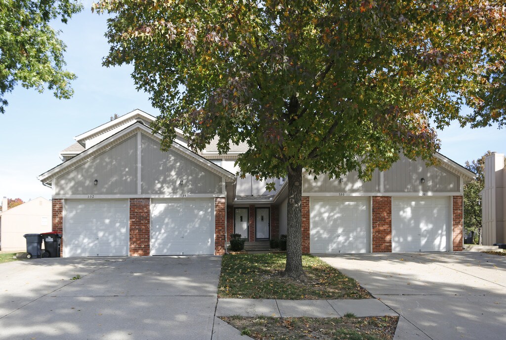 Chapel Oaks Apartments in Lee's Summit, MO