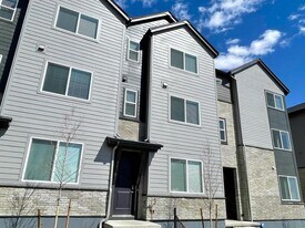 11161 W 53rd Pl in Wheat Ridge, CO - Building Photo