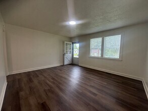 24-26 Carson Ln in Bristol, TN - Building Photo - Building Photo