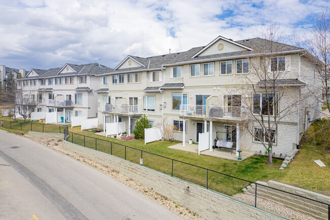 5 Rocky Vista Cir NW in Calgary, AB - Building Photo - Building Photo