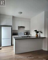 9416 Bayview Ave in Richmond Hill, ON - Building Photo