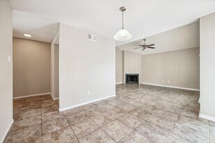 10311 Richmond Hill Dr in Houston, TX - Building Photo