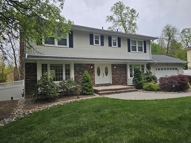 79 S Powder Mill Rd in Morris Plains, NJ - Building Photo - Building Photo