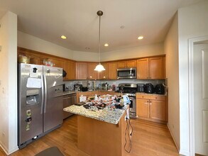 2573 Waterbury Ln in Buffalo Grove, IL - Building Photo - Building Photo