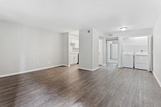 The Life at Parkview in Pasadena, TX - Building Photo - Building Photo