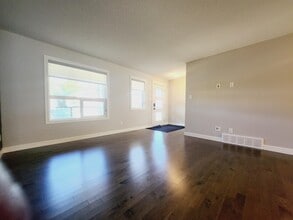 2265 Casey Cres SW in Edmonton, AB - Building Photo - Building Photo