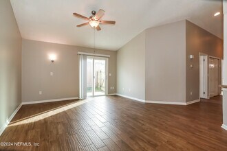 9845 Paddlewheel Dr W in Jacksonville, FL - Building Photo - Building Photo