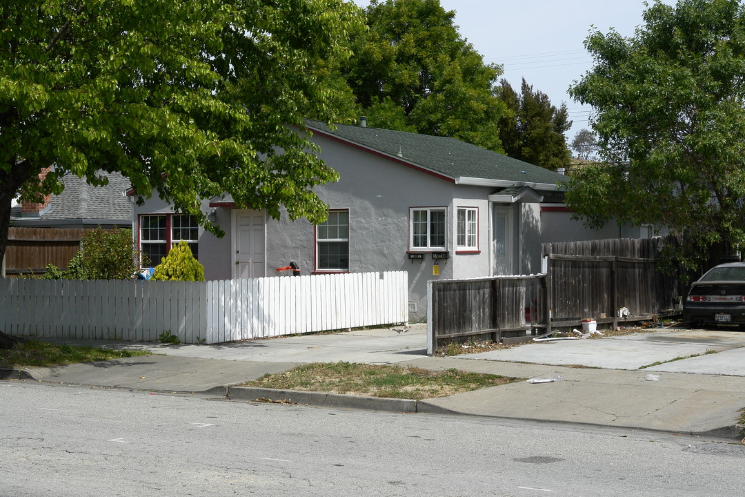 3579-3581 Hoover St in Redwood City, CA - Building Photo