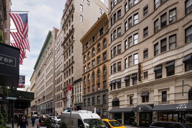 36 W 35 St in New York, NY - Building Photo - Building Photo