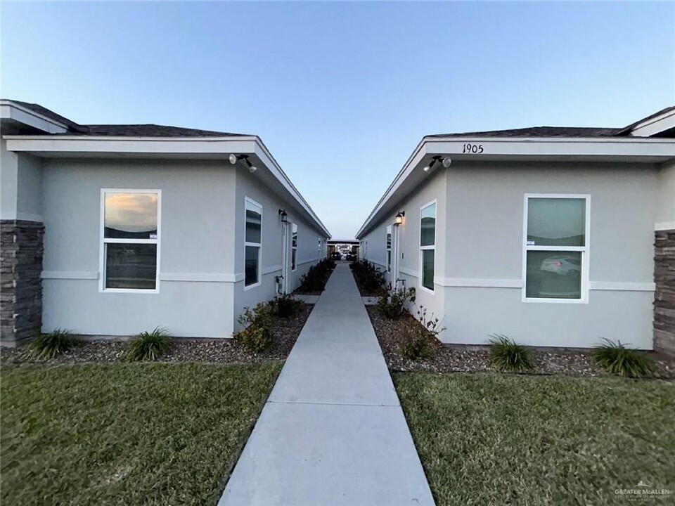 1905 Stauffers St in Weslaco, TX - Building Photo