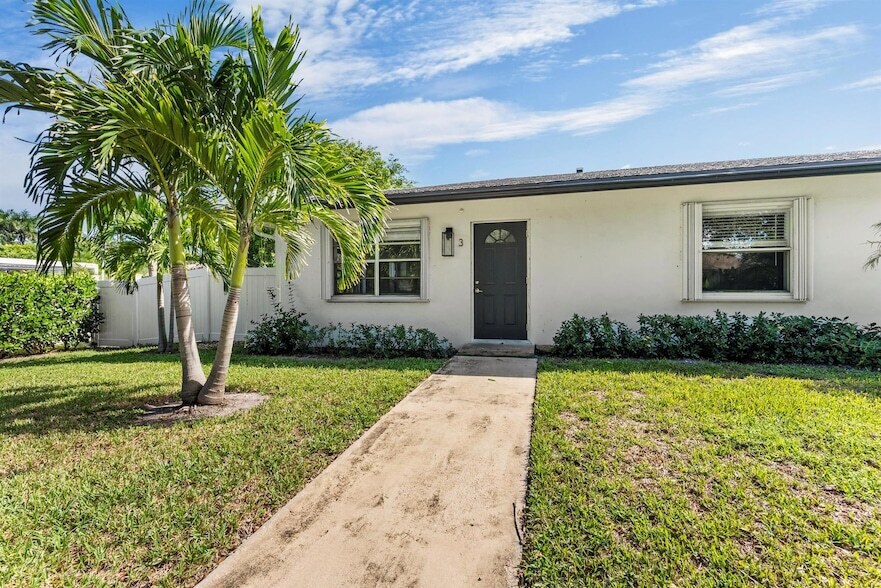 632 Allen Ave, Unit 1 in Delray Beach, FL - Building Photo