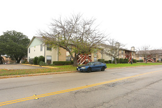 Langtry Apartments in San Marcos, TX - Building Photo - Building Photo