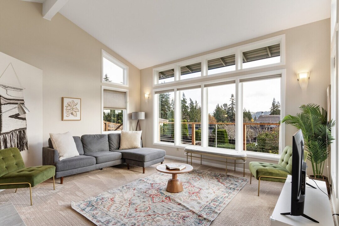 16901 SE 25th St in Bellevue, WA - Building Photo