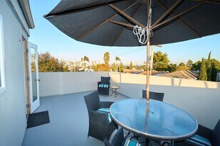 339 C Ave in Coronado, CA - Building Photo