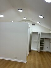 17630 Cantara St in Northridge, CA - Foto de edificio - Building Photo