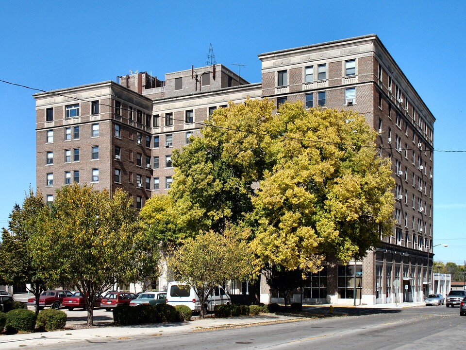 The Manor in Mason City, IA - Building Photo