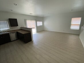 1972 Joyful St in Las Vegas, NV - Building Photo - Building Photo
