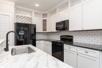 Keystone at Horse Pen Creek in Greensboro, NC - Foto de edificio - Interior Photo