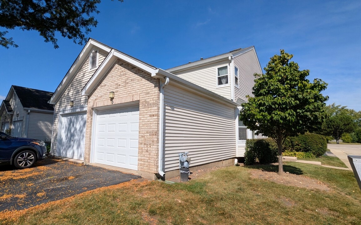 511 Nicole Dr in Bartlett, IL - Building Photo