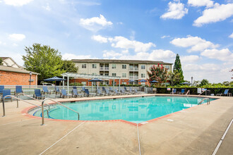 Westmont Commons in Asheville, NC - Foto de edificio - Building Photo