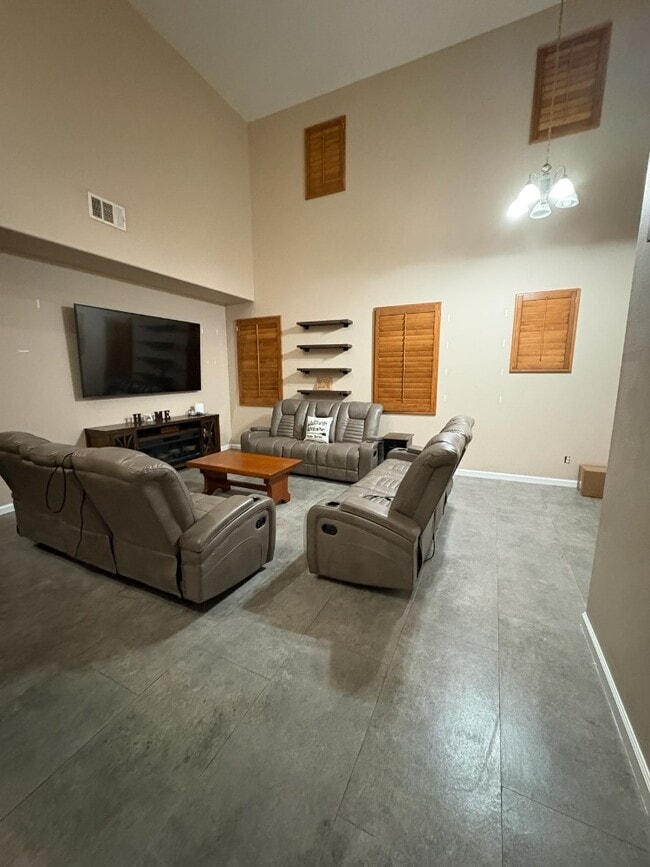 37353 Rutland St in Indio, CA - Foto de edificio - Building Photo