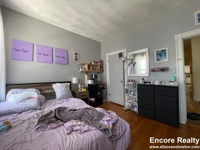 11 Park St, Unit 6 in Brookline, MA - Building Photo - Building Photo