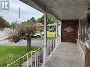 19 Algoma Dr in Guelph, ON - Building Photo - Building Photo