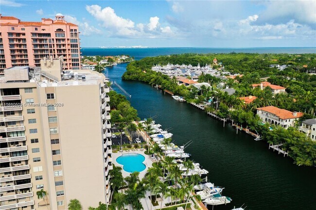 property at 90 Edgewater Dr