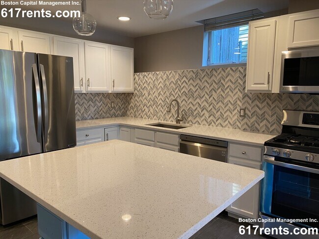 2277 Massachusetts Ave, Unit 1 in Cambridge, MA - Building Photo - Building Photo